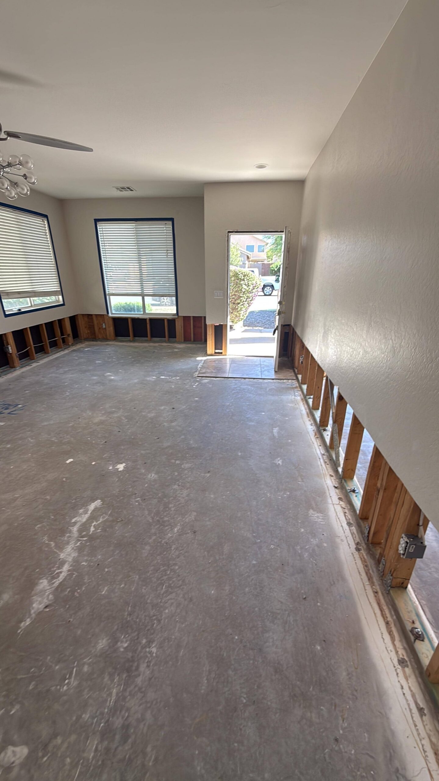 Dried and cleaned living area after water damage restoration in Maricopa home