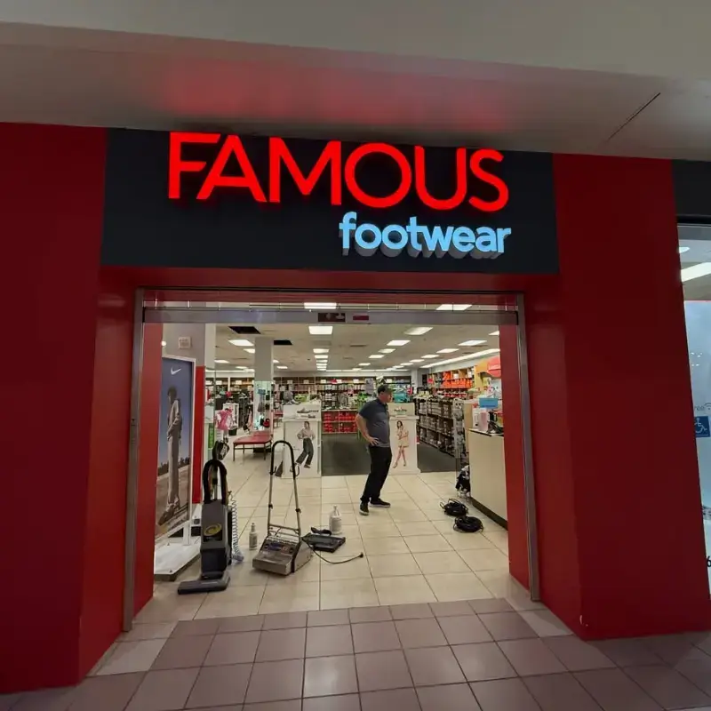 Job Famous Footwear