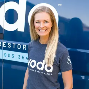 Jenny Leavitt Headshot